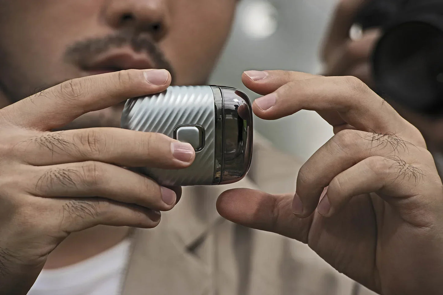 NNEOBA Portable Mini Electric Shaver-4